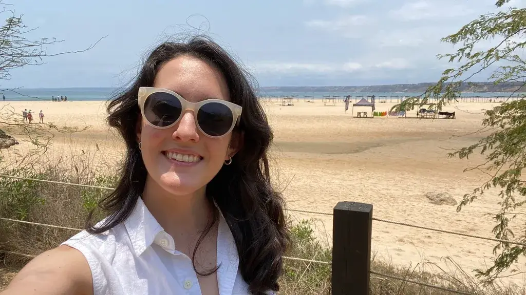 Constanza Massa smiling in Caboledo beach